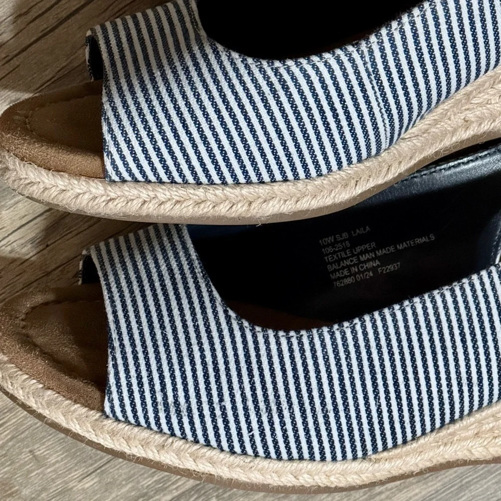 St. John's Bay Navy and White Sandals Buckle Wedge Rope Platform Women Size 10W